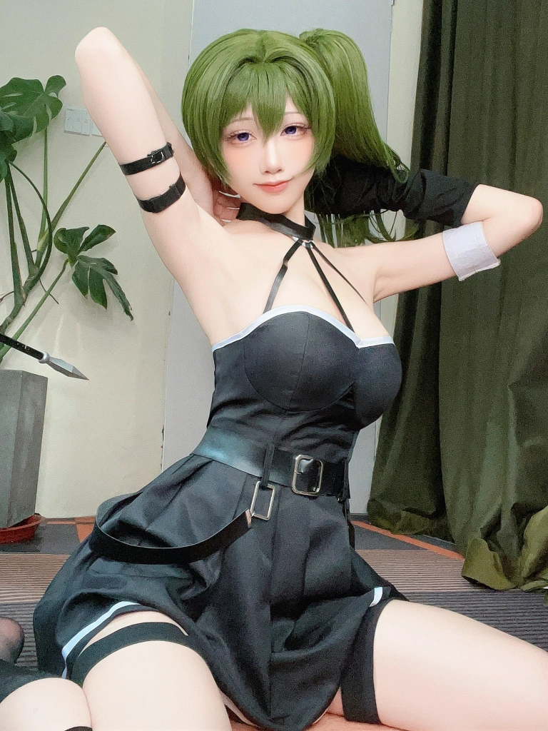水淼Aqua《Fantia 2024年05月 Übel💚》主题写真：33张全套美图
