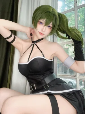 水淼Aqua《Fantia 2024年05月 Übel💚》主题写真：33张全套美图
