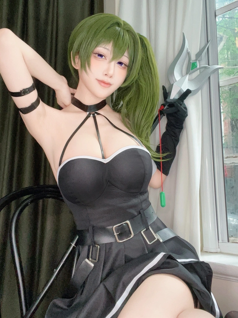 水淼Aqua《Fantia 2024年05月 Übel💚》主题写真：33张全套美图