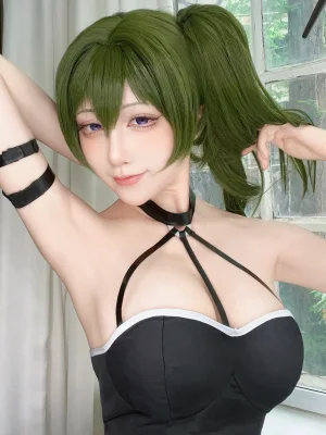 水淼Aqua《Fantia 2024年05月 Übel💚》主题写真：33张全套美图