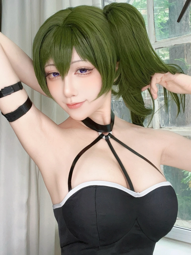 水淼Aqua《Fantia 2024年05月 Übel💚》主题写真：33张全套美图