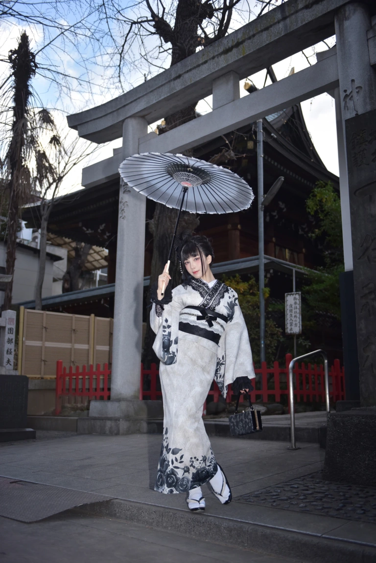 水淼Aqua《2025年03月 黑色蕾丝和服&内衣（个人造型）》主题写真：69张全套美图