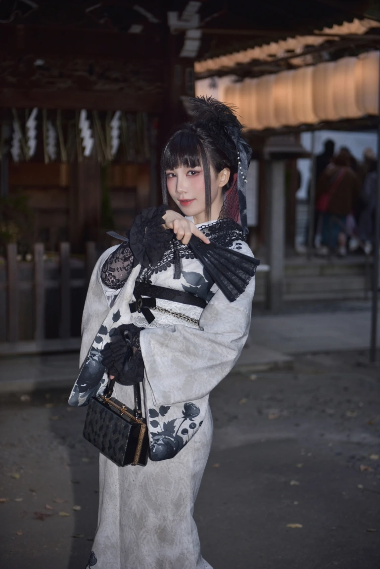 水淼Aqua《2025年03月 黑色蕾丝和服&内衣（个人造型）》主题写真：69张全套美图