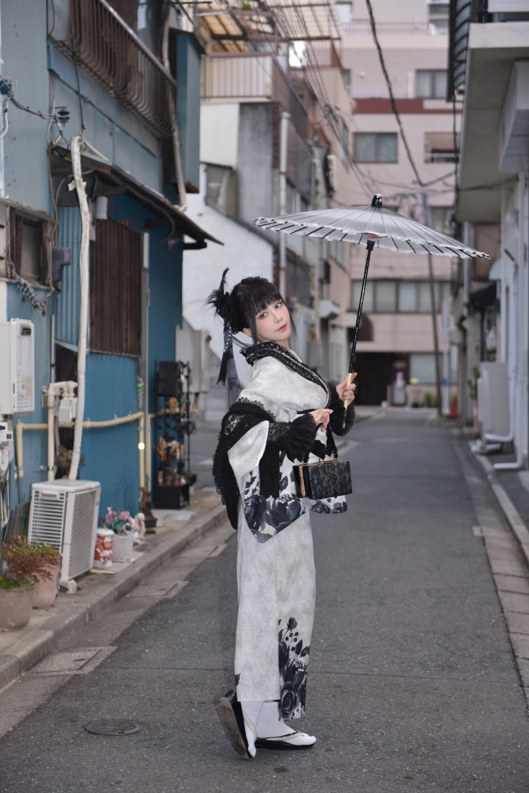水淼Aqua《2025年03月 黑色蕾丝和服&内衣（个人造型）》主题写真：69张全套美图