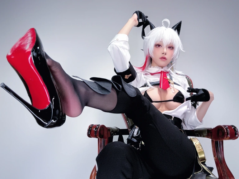 水淼Aqua《Fantia ザンニー🖤》主题写真：30张全套美图