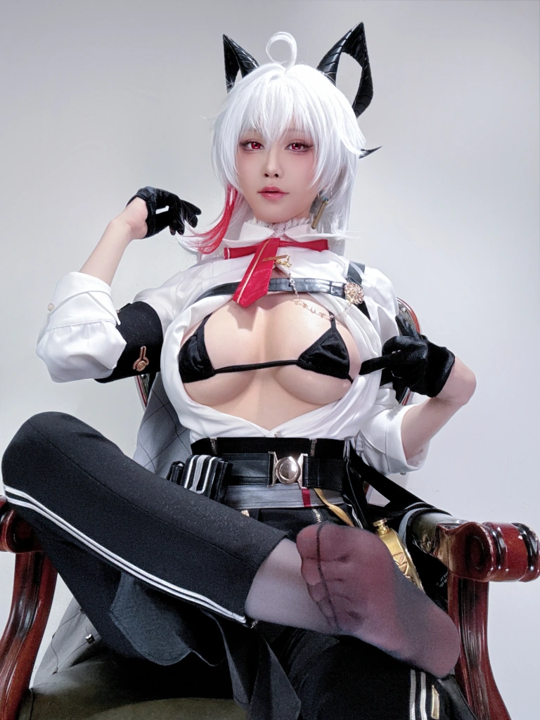 水淼Aqua《Fantia ザンニー🖤》主题写真：30张全套美图