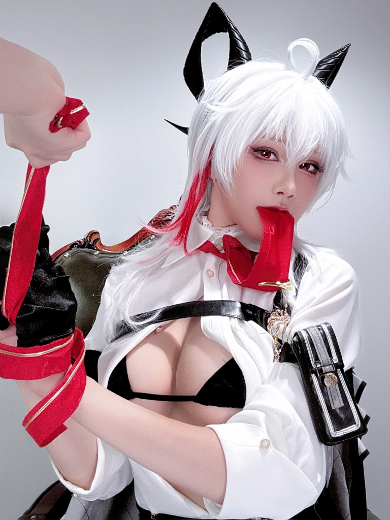 水淼Aqua《Fantia ザンニー🖤》主题写真：30张全套美图
