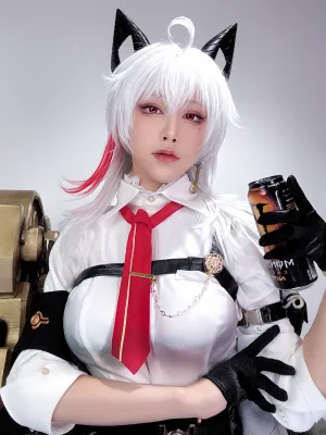 水淼Aqua《Fantia ザンニー🖤》主题写真：30张全套美图