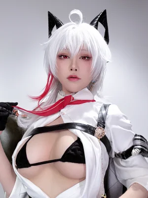 水淼Aqua《Fantia ザンニー🖤》主题写真：30张全套美图
