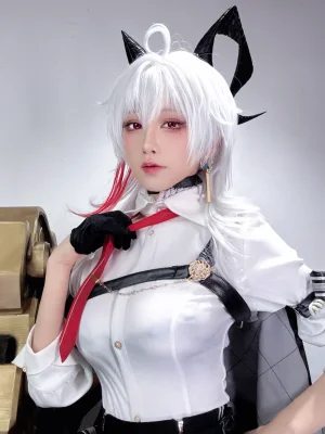 水淼Aqua《Fantia ザンニー🖤》主题写真：30张全套美图