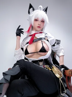 水淼Aqua《Fantia ザンニー🖤》主题写真：30张全套美图