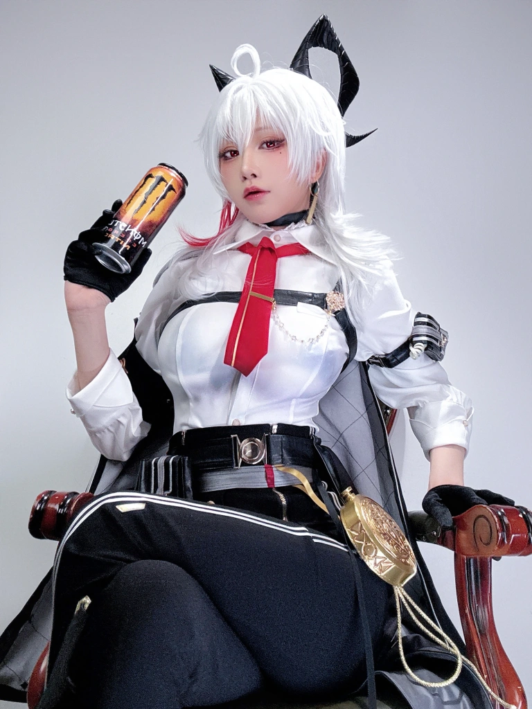 水淼Aqua《Fantia ザンニー🖤》主题写真：30张全套美图