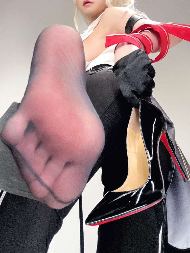水淼Aqua《Fantia「5月」ザンニー⏱️》主题写真：21张全套美图