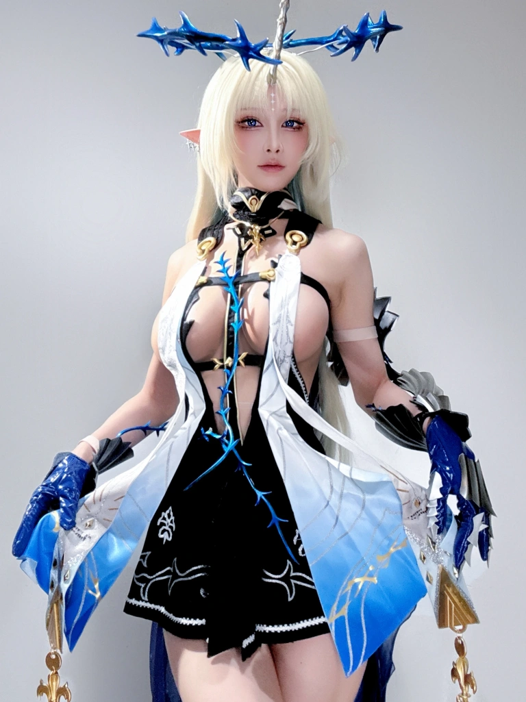 水淼Aqua《Fantia 卡提西娅自拍》主题写真：24张全套美图