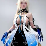 水淼Aqua《Fantia 卡提西娅自拍》主题写真：24张全套美图