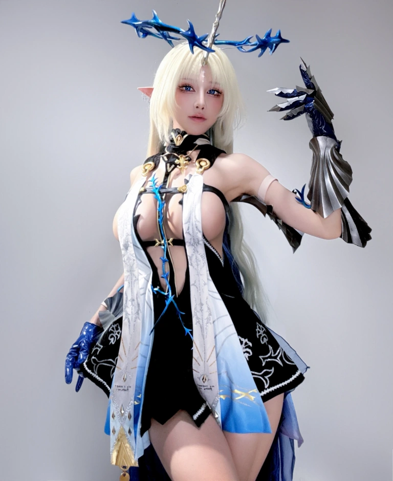 水淼Aqua《Fantia 卡提西娅自拍》主题写真：24张全套美图