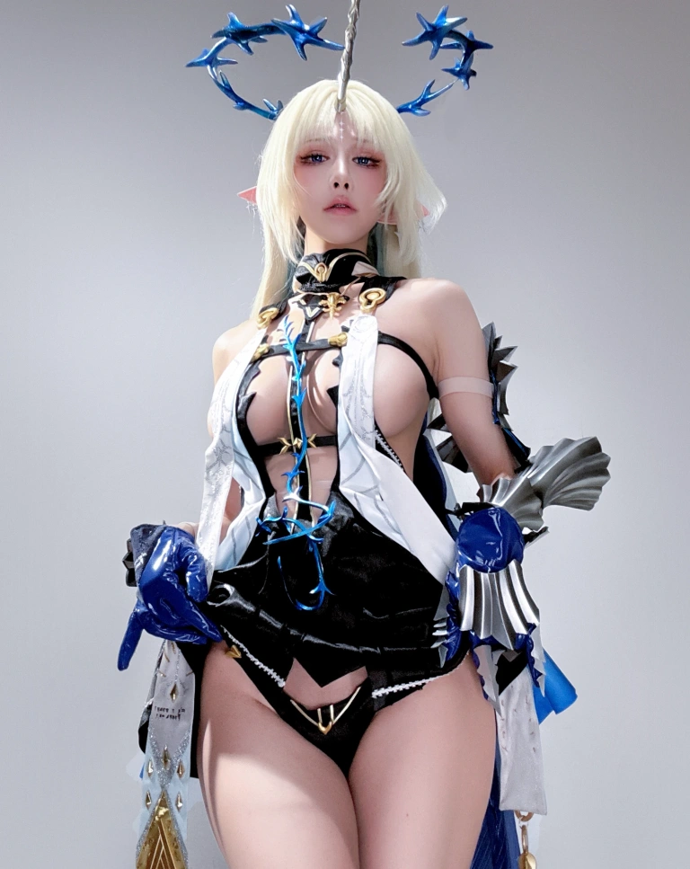 水淼Aqua《Fantia 卡提西娅自拍》主题写真：24张全套美图