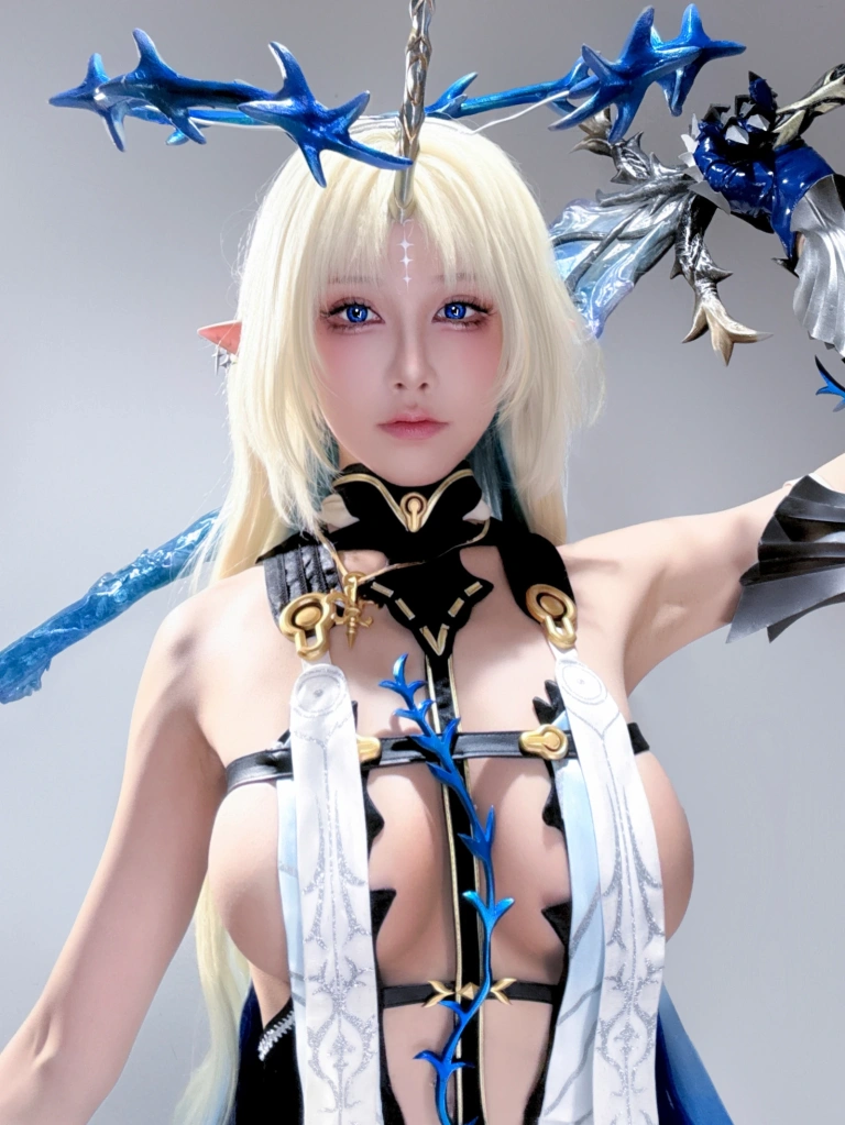 水淼Aqua《Fantia 卡提西娅自拍》主题写真：24张全套美图