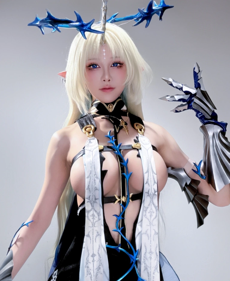 水淼Aqua《Fantia 卡提西娅自拍》主题写真：24张全套美图