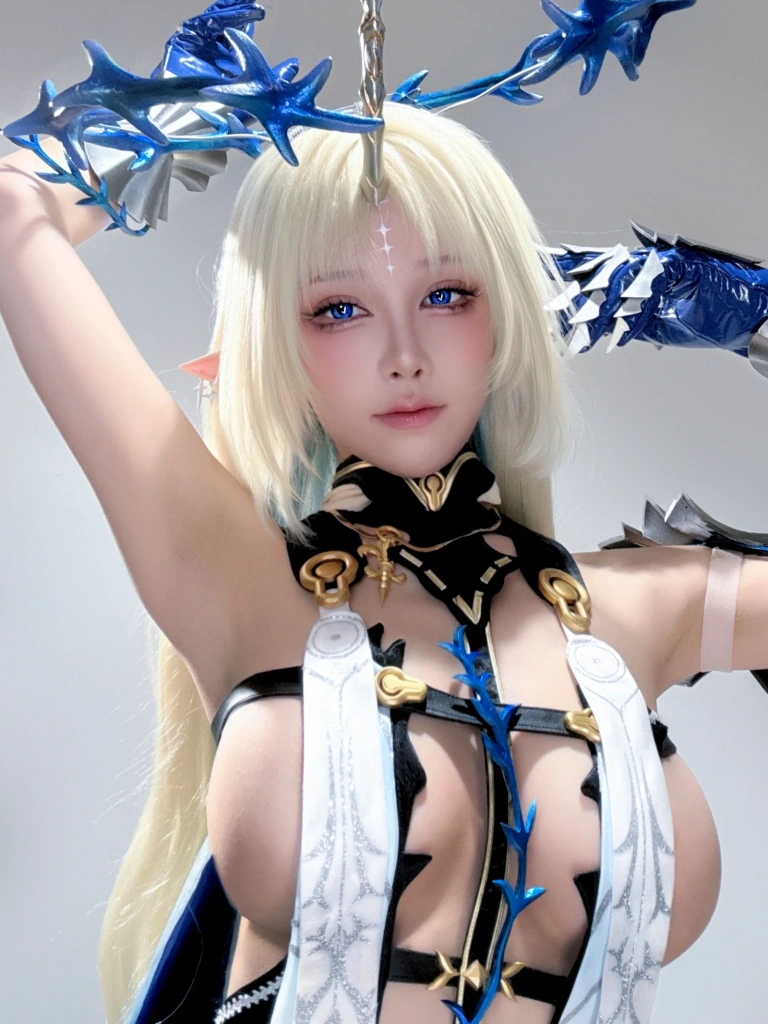 水淼Aqua《Fantia 卡提西娅自拍》主题写真：24张全套美图