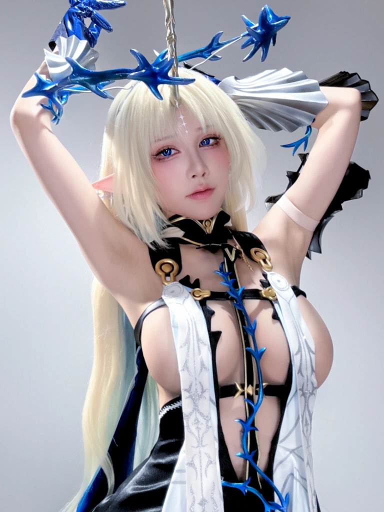 水淼Aqua《Fantia 卡提西娅自拍》主题写真：24张全套美图