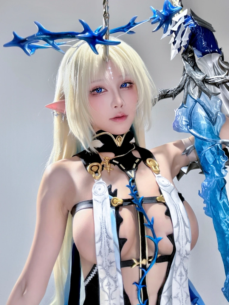 水淼Aqua《Fantia 卡提西娅自拍》主题写真：24张全套美图
