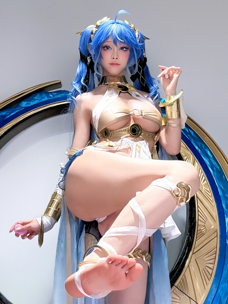 水淼Aqua《Patreon 鸣潮 尤诺自拍》主题写真：45张全套美图