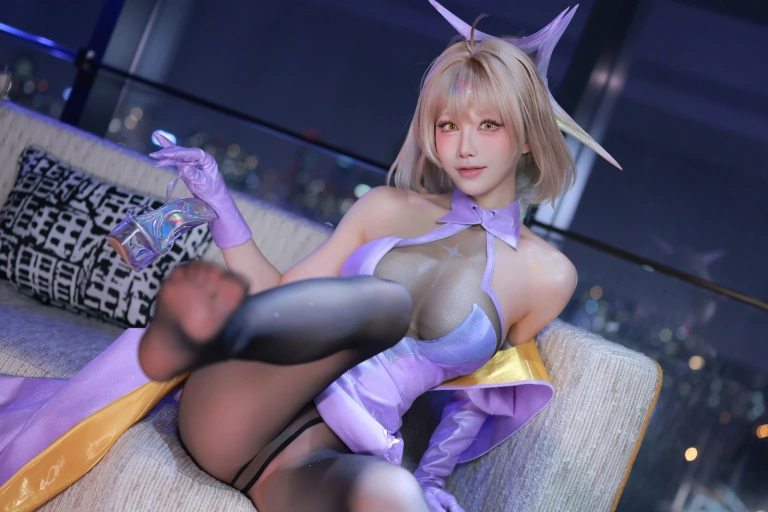 水淼Aqua《NIKKE 阿妮斯 超级巨星 – 星光》主题写真：54张全套美图