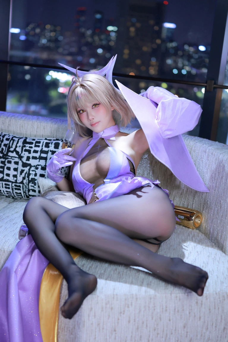 水淼Aqua《NIKKE 阿妮斯 超级巨星 – 星光》主题写真：54张全套美图