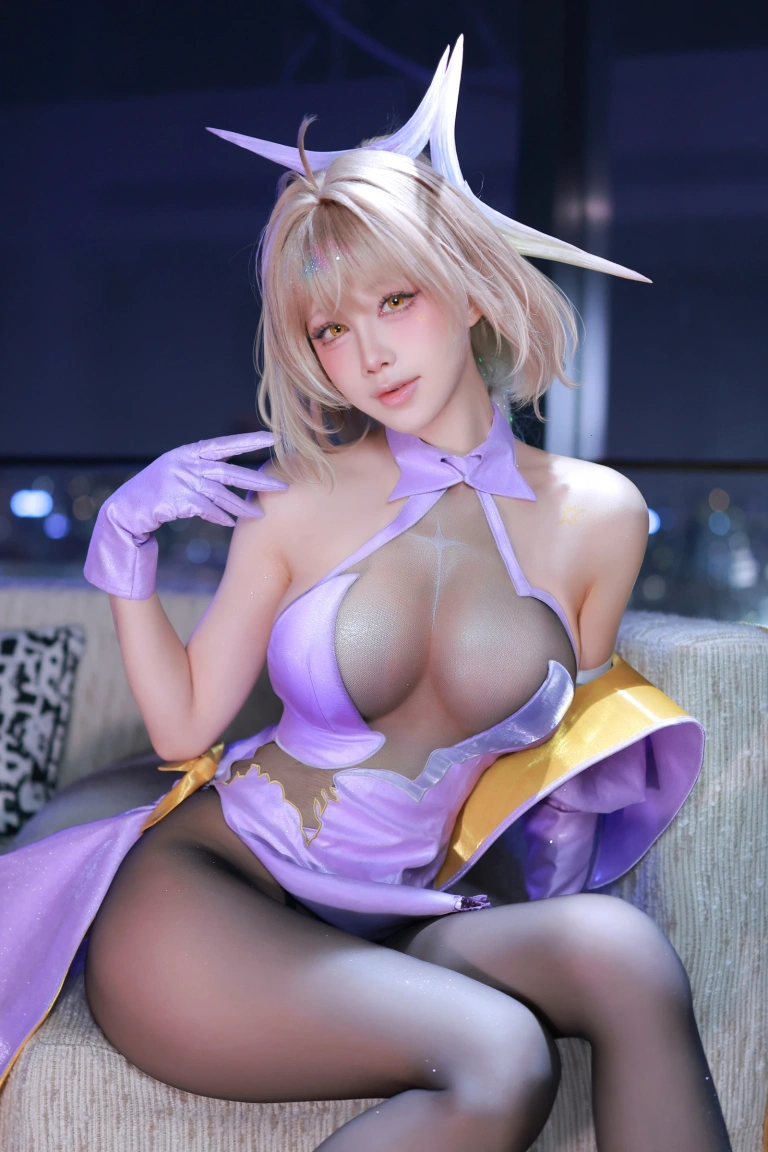 水淼Aqua《NIKKE 阿妮斯 超级巨星 – 星光》主题写真：54张全套美图