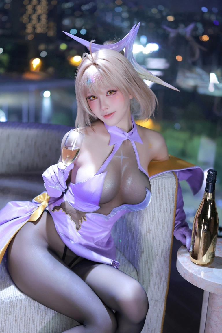 水淼Aqua《NIKKE 阿妮斯 超级巨星 – 星光》主题写真：54张全套美图
