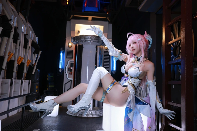 水淼Aqua《鸣潮 爱弥斯》主题写真：61张全套美图