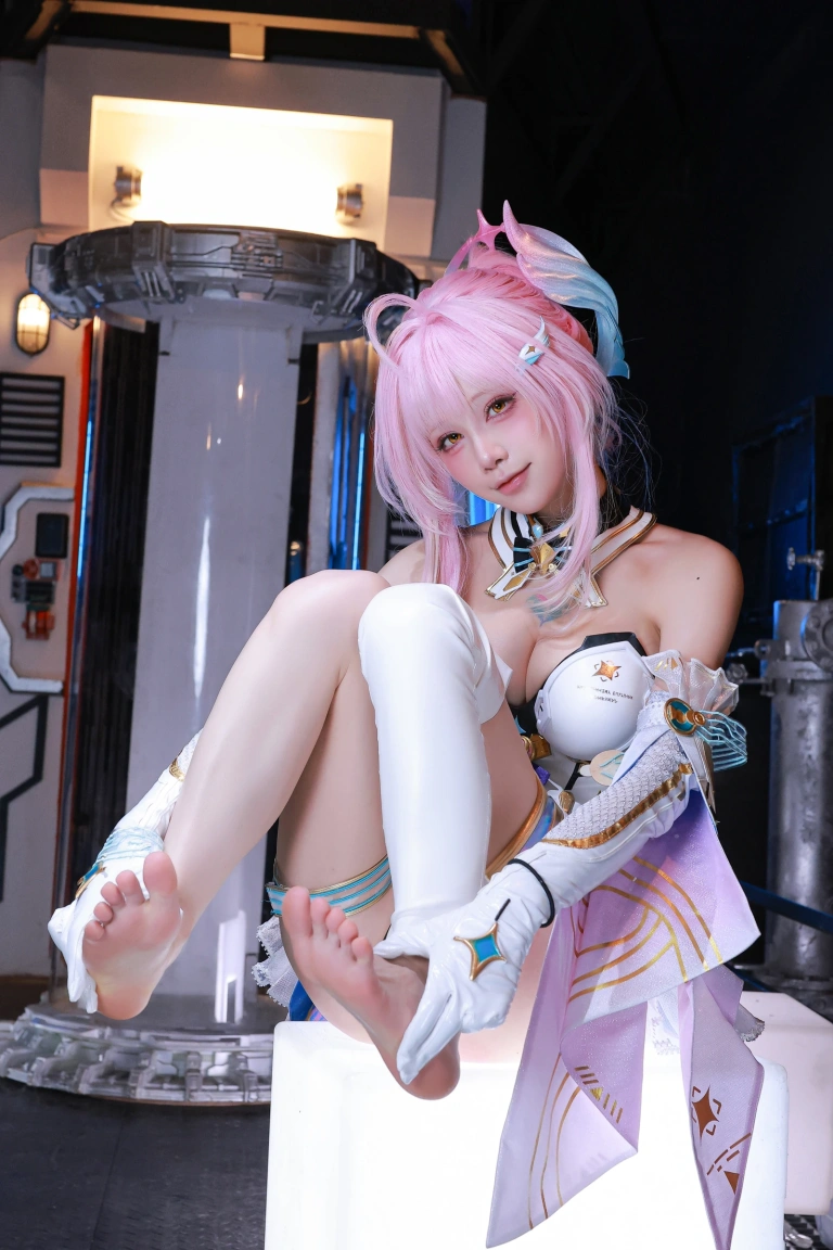 水淼Aqua《鸣潮 爱弥斯》主题写真：61张全套美图