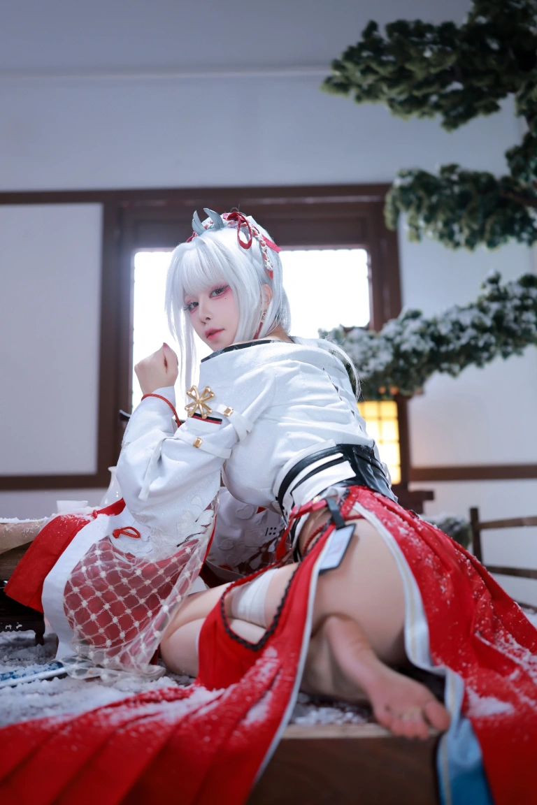 水淼Aqua《鸣潮 绯雪》主题写真：51张全套美图