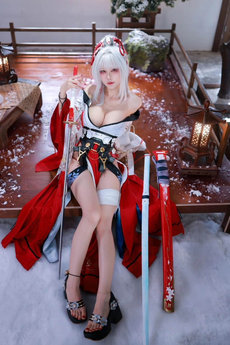 水淼Aqua《鸣潮 绯雪》主题写真：51张全套美图