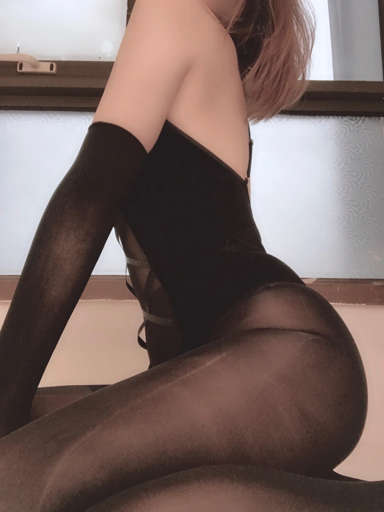 雪晴Astra《自撮りVol.2 兔女郎自拍》主题写真：9张全套美图，含9个视频