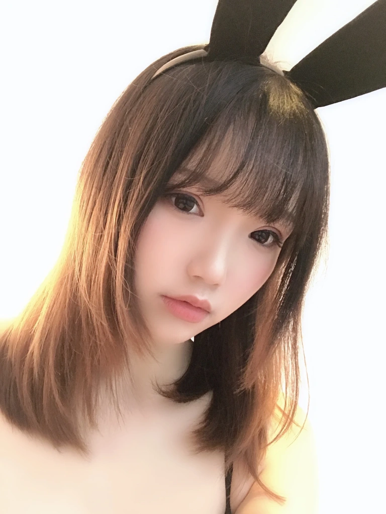 雪晴Astra《自撮りVol.2 兔女郎自拍》主题写真：9张全套美图，含9个视频