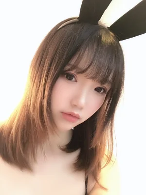 雪晴Astra《自撮りVol.2 兔女郎自拍》主题写真：9张全套美图，含9个视频