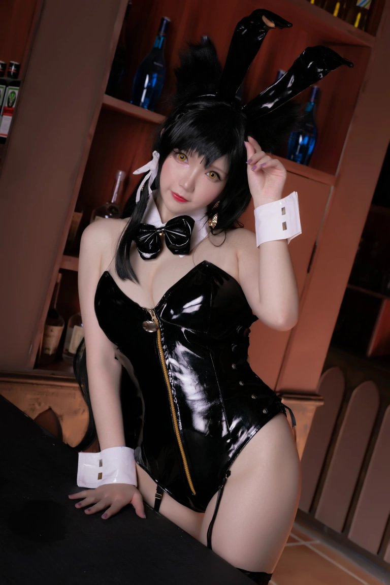 雪晴Astra《写真Vol.8 Azur Lane 爱宕兔女郎》主题写真：31张全套美图