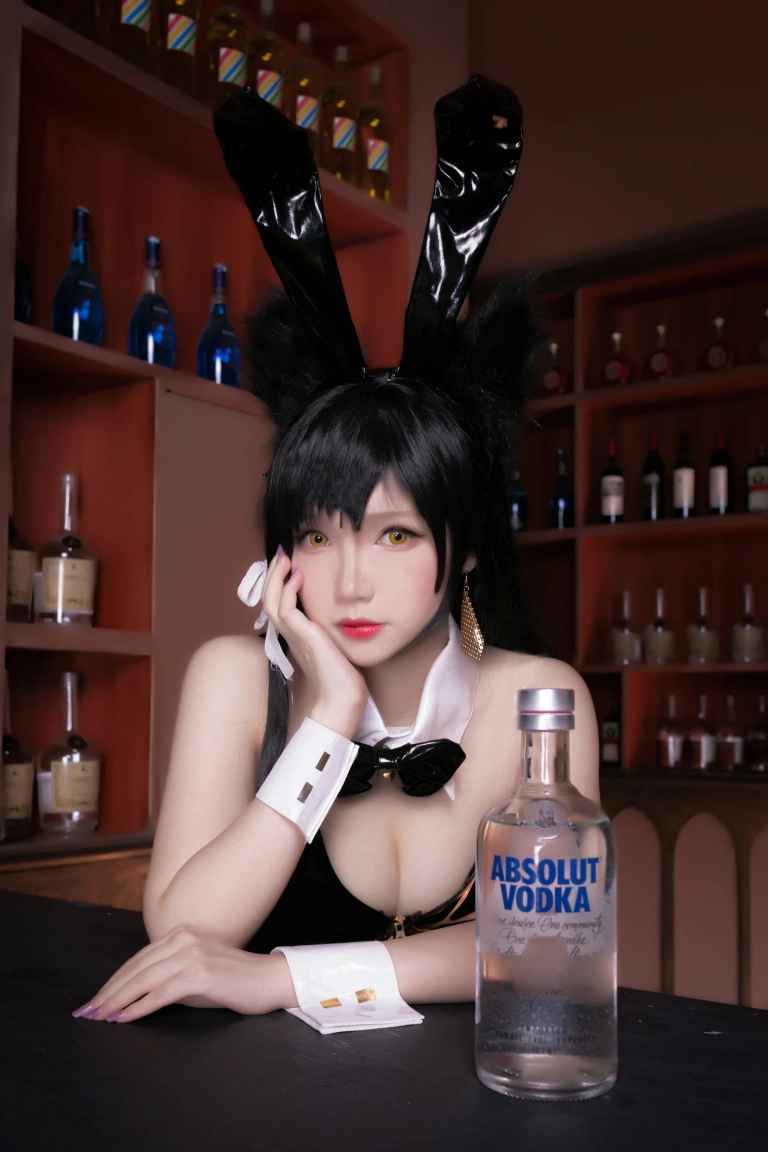 雪晴Astra《写真Vol.8 Azur Lane 爱宕兔女郎》主题写真：31张全套美图