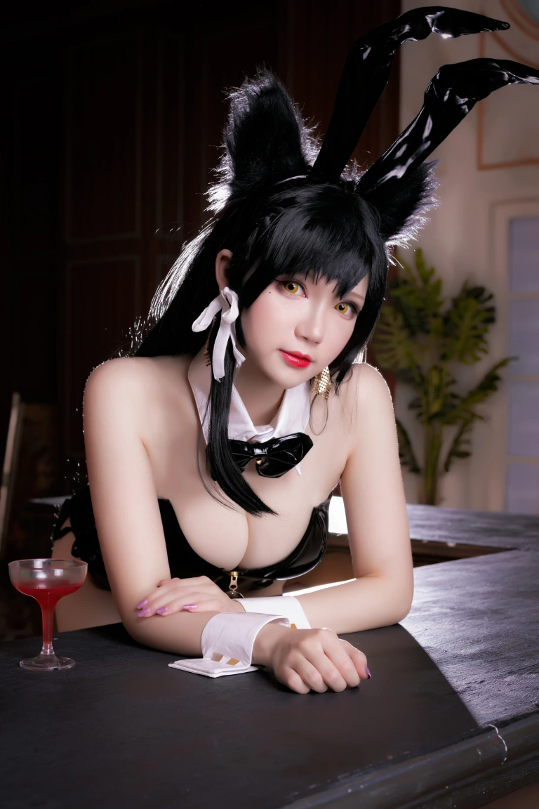 雪晴Astra《写真Vol.8 Azur Lane 爱宕兔女郎》主题写真：31张全套美图