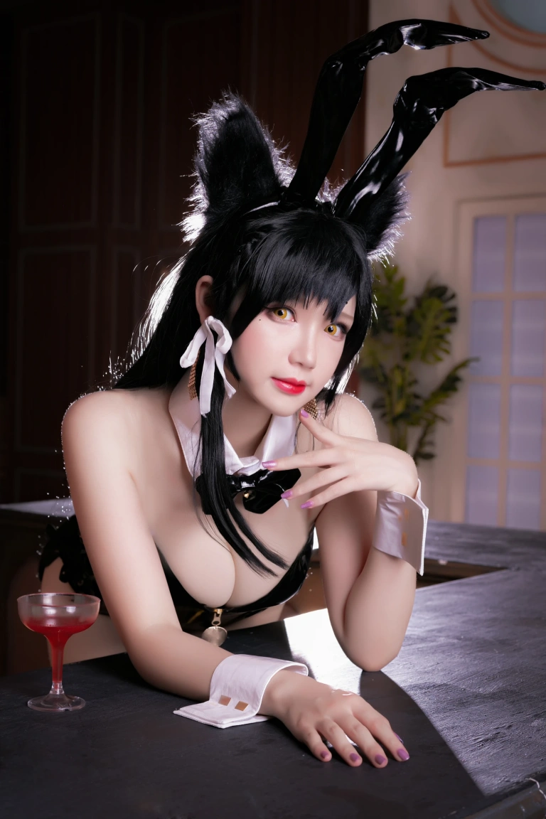 雪晴Astra《写真Vol.8 Azur Lane 爱宕兔女郎》主题写真：31张全套美图