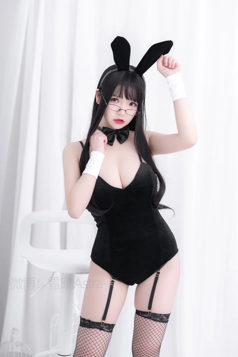 雪晴Astra《写真Vol.9 黑丝兔女郎》主题写真：17张全套美图
