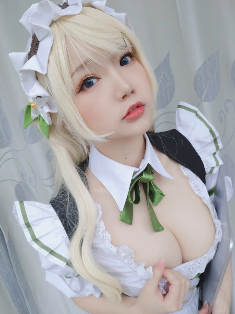 雪晴Astra《自撮りVol.15 Grainne Draser 女仆》主题写真：49张全套美图