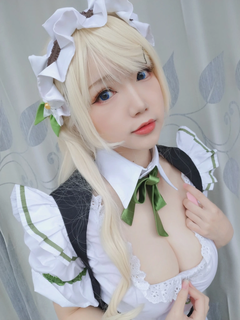 雪晴Astra《自撮りVol.15 Grainne Draser 女仆》主题写真：49张全套美图