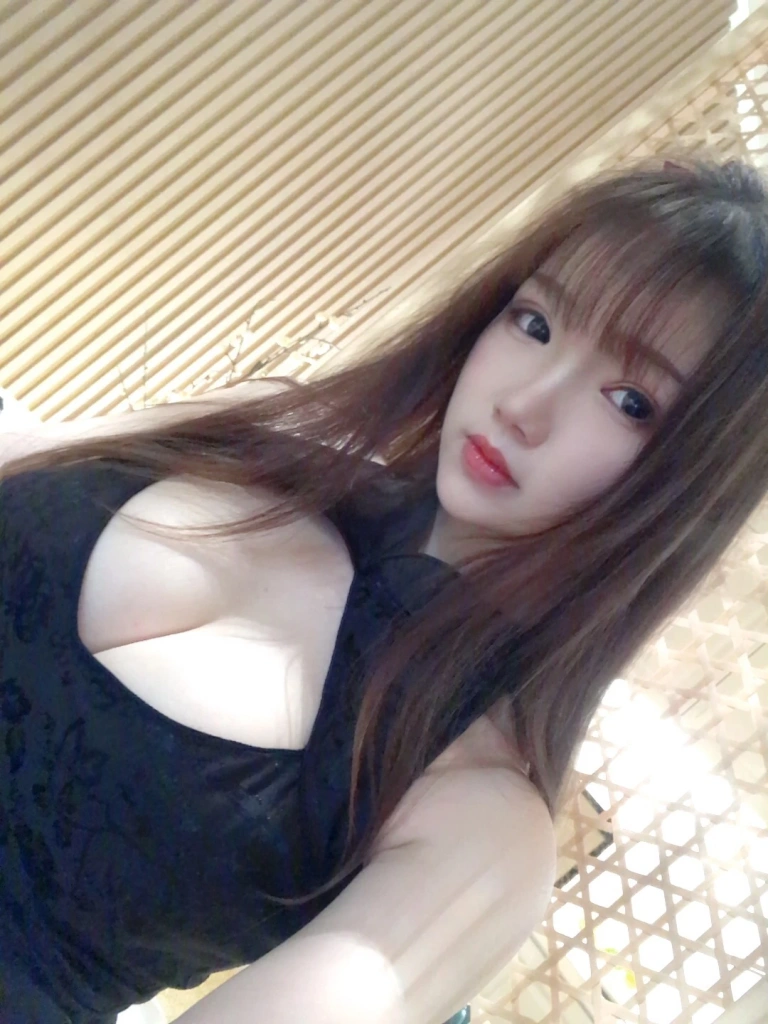 雪晴Astra《自撮りVol.16 旗袍自拍》主题写真：50张全套美图，含1个视频
