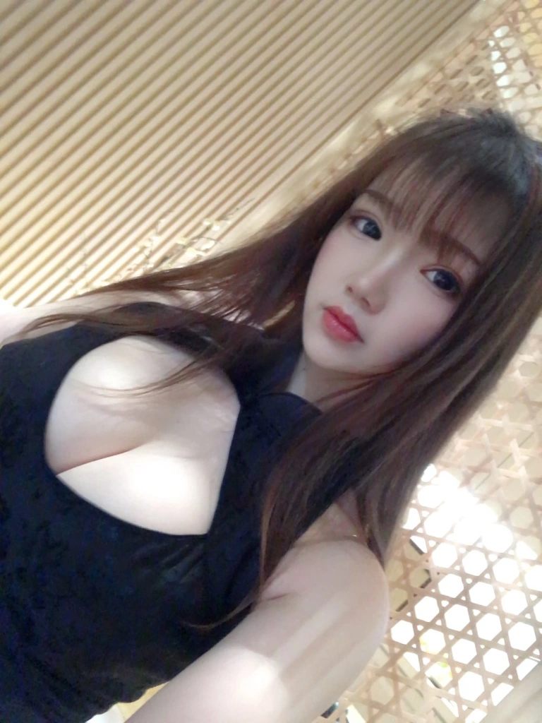雪晴Astra《自撮りVol.16 旗袍自拍》主题写真：50张全套美图，含1个视频