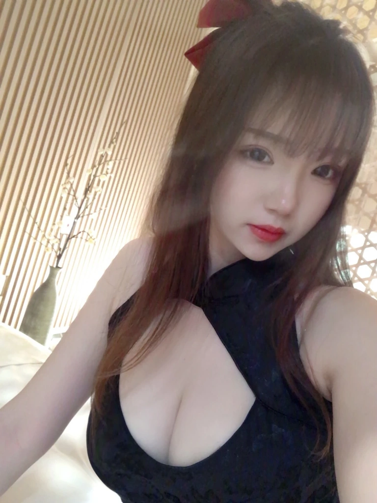 雪晴Astra《自撮りVol.16 旗袍自拍》主题写真：50张全套美图，含1个视频