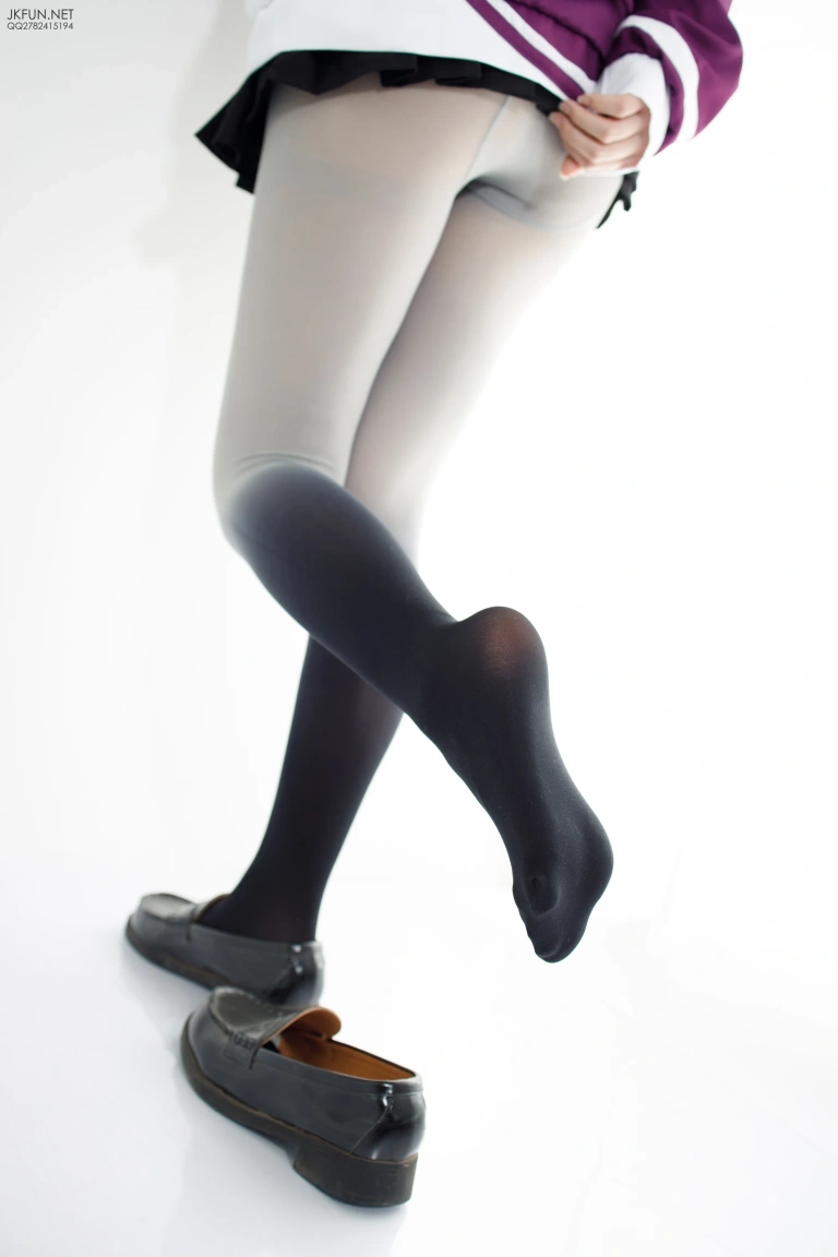 雪晴Astra《写真Vol.17（JKFUN-004）SSSS.GRIDMAN 新条茜》主题写真：124张全套美图，含1个视频
