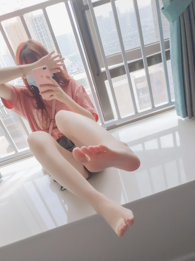 雪晴Astra《自撮りVol.21 美腿美足美臀》主题写真：178张全套美图，含2个视频